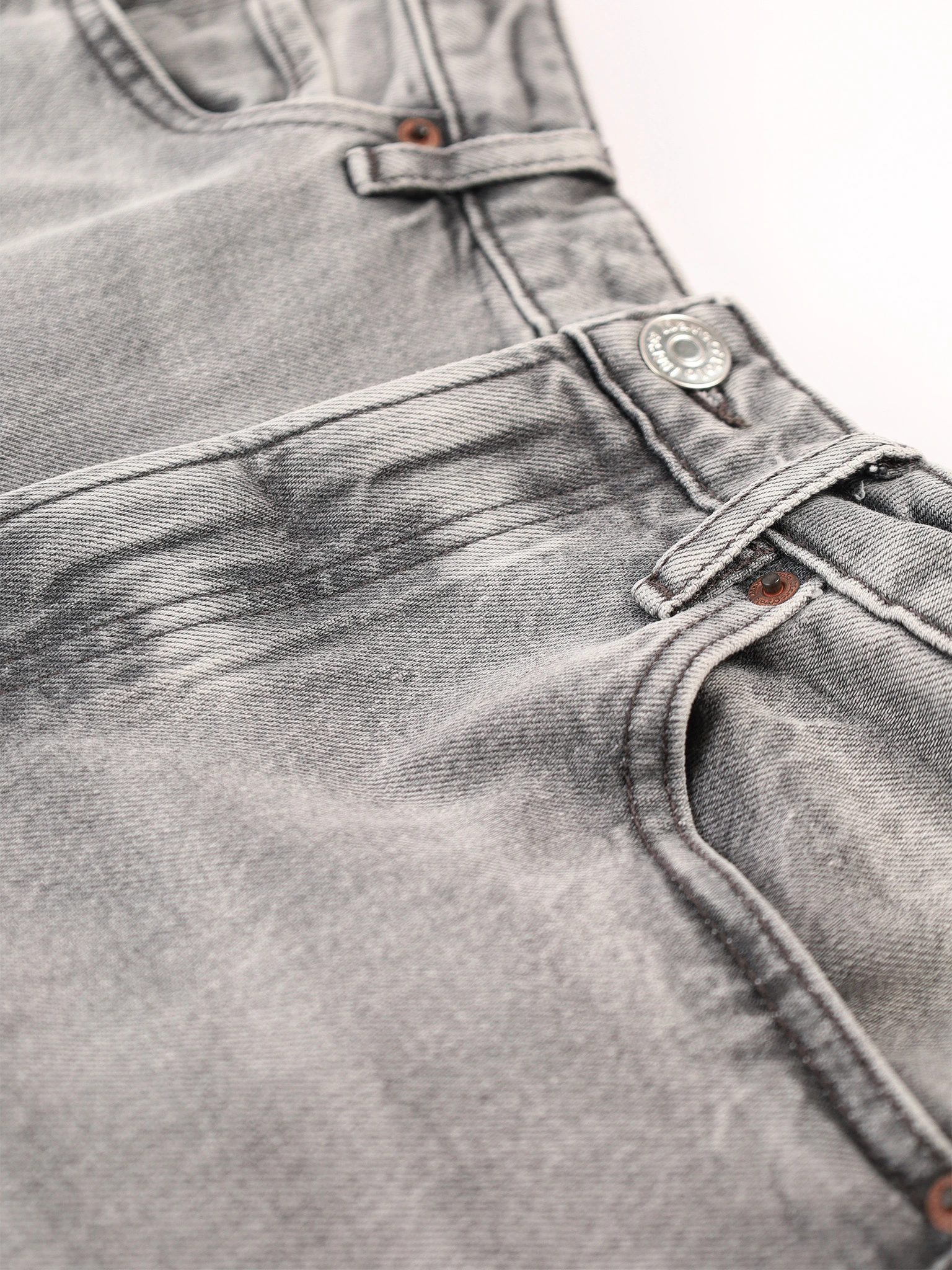 Джинсы серого цвета из смесового хлопка